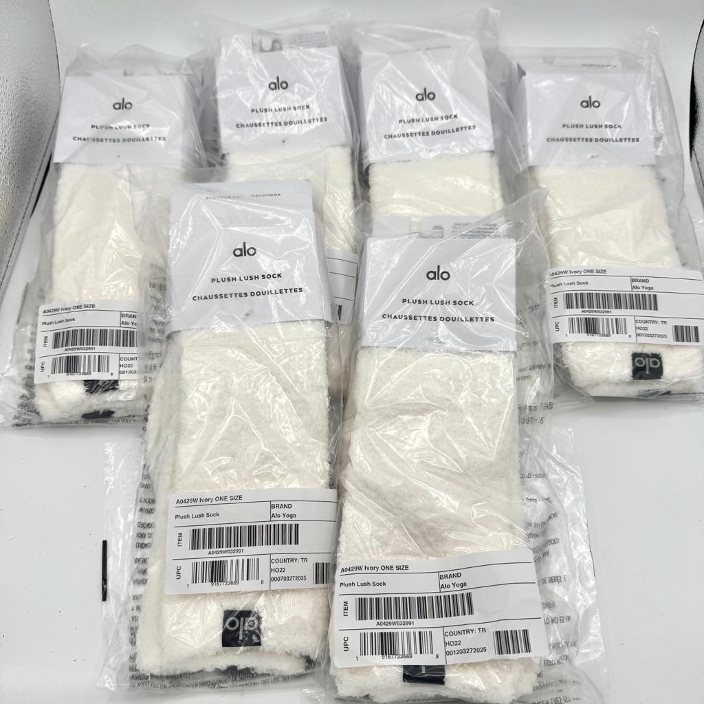 Nwt Alo Yoga Bundle 6x Plush Lush Socks - Ivory White Cream 6 Pairs New